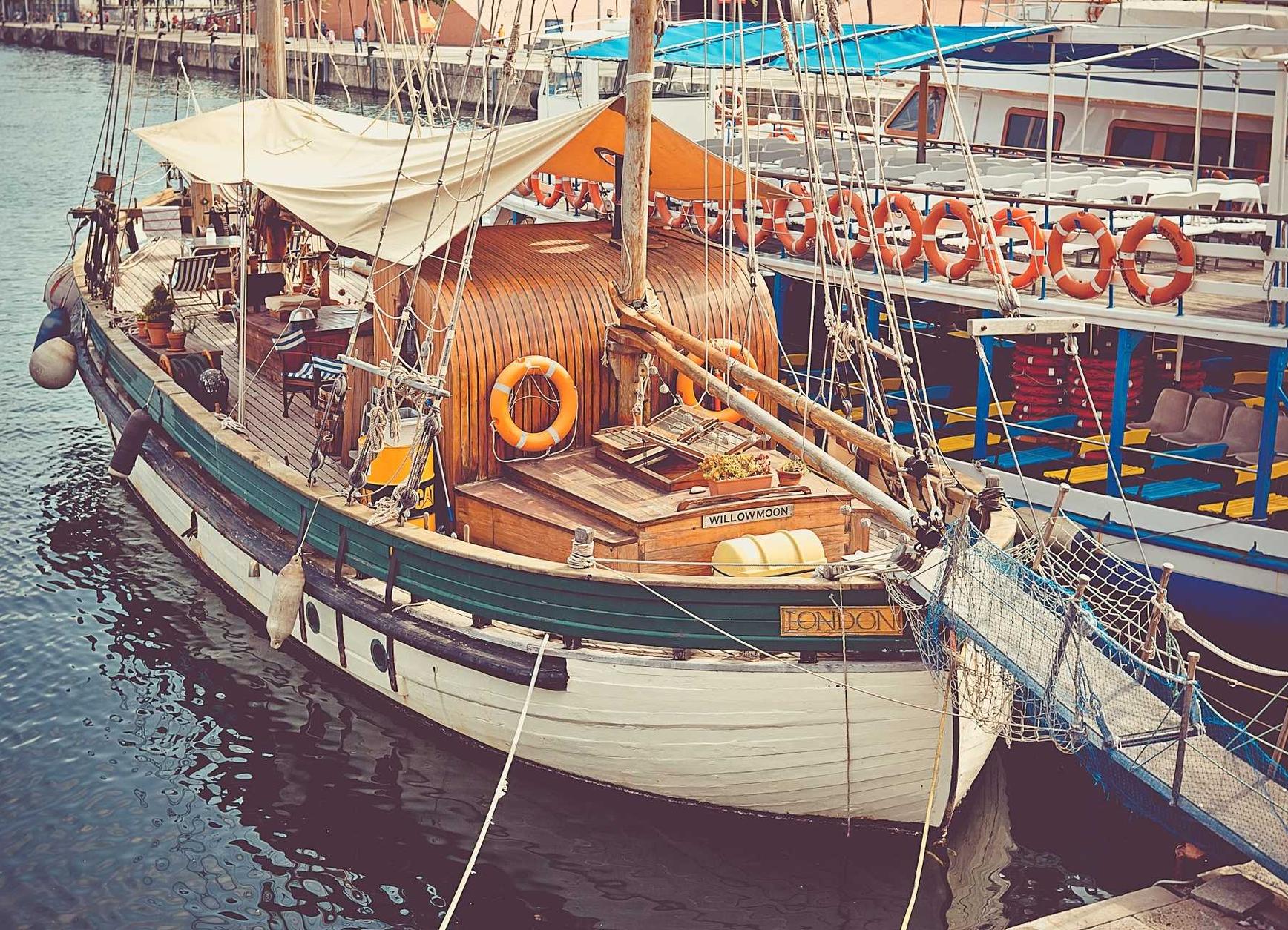 买卖微信号码：草莓-APP详情下载教程